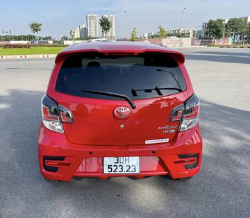 Phần đuôi của Toyota Wigo 2023 vẫn sử dụng phong cách thiết kế vuông vắn và ấn tượng