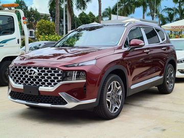 Hyundai SantaFe 2023 giữ nguyên phong cách chắc chắn đặc trưng, nhưng không còn cảm giác lạc hậu mà thể hiện tính cá nhân và năng động hơn rất nhiều so với phiên bản trước