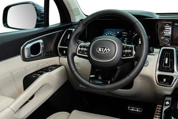 KIA Sorento 2023 trang bị vô lăng thể thao 3 chấu.