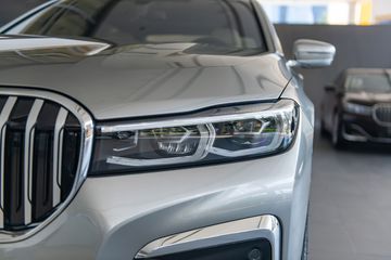 Ngoại hình của BMW 730 2024 được đánh giá có sự xuất sắc hơn hẳn so với hai biến thể khác trong dòng 7-Series tại Việt Nam