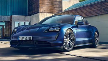 Thiết kế đầu xe mang những nét đặc trưng của Porsche Taycan 2024