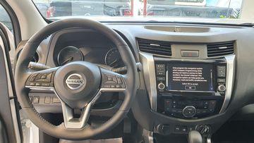 Nissan Navara 2023 trang bị vô lăng bọc da, có thiết kế 3 chấu kiểu mới góc cạnh hơn