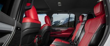 Ghế ngồi thoải mái và bọc da sang trọng của Lexus LX600 F Sport 2024