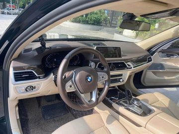 BMW 730Li 2024 thu hút với nội thất sang trọng