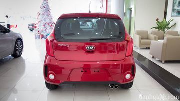 Phần đuôi của KIA Morning Si 2016 với cản sau mạnh mẽ