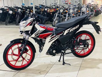 Suzuki Satria 2023 là một mẫu xe thể hiện phong cách mạnh mẽ, trẻ trung và cá tính, phù hợp với giới trẻ năng động