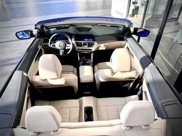 Toàn bộ ghế trên BMW 430i Convertible 2024 đều được bọc da Vernasca cao cấp