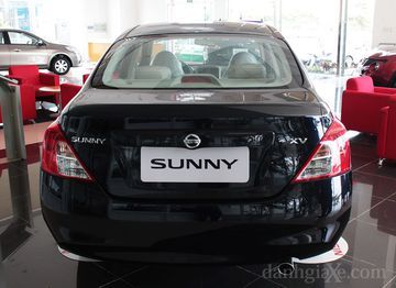 Phần đuôi của Nissan Sunny 2013