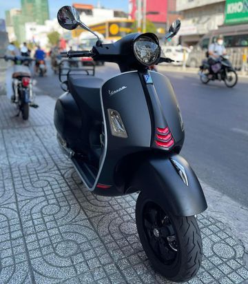 Vespa GTS Super 2023 tiếp tục kế thừa sự tinh tế và tinh thần thể thao từ các mẫu xe huyền thoại trong quá khứ