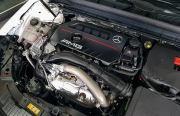 Mercedes GLB 35 AMG 2024 sử dụng khối động cơ xăng I4 Turbo, dung tích 2.0 lít tăng áp cuộn kép