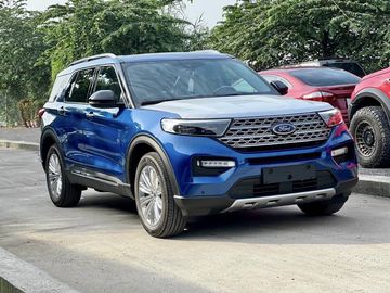 Ford Explorer 2023 tiếp tục giữ vững phong cách mạnh mẽ, đậm chất SUV mặc dù đã được nâng cấp nhiều điểm.