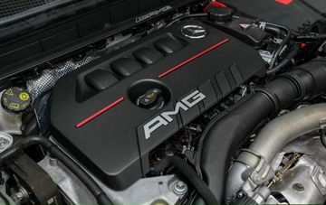 Mercedes A35 AMG 2024, dù nhỏ gọn, lại sở hữu động cơ M260 mới, minh chứng cho cụm từ 'nhỏ nhưng có võ'.