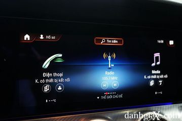 Màn hình giải trí trung tâm có kích thước 12,3 inch, hỗ trợ kết nối Apple Carplay/Android Auto