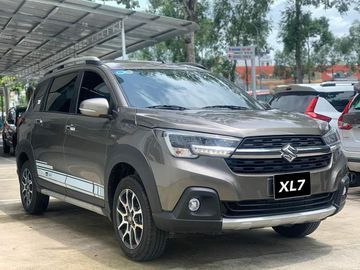 Suzuki XL7 2023 thu hút với phong cách mạnh mẽ và nam tính, khác biệt so với Ertiga