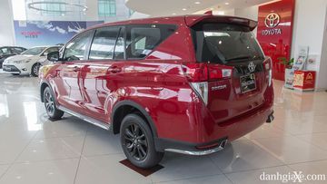 Mẫu xe này được trang bị la-zăng kích thước 17 inch.