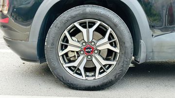 Seltos sử dụng lốp cỡ 215/60R17 và mâm xe kích thước 17 inch