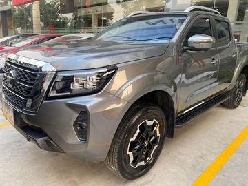 Màu ghi (khả dụng trên tất cả các phiên bản, ngoại trừ Nissan Navara 2023 Pro4X)