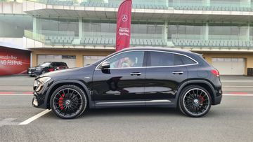 Phần thân xe của Mercedes-AMG GLA 45 S 4MATIC+ được thiết kế đơn giản