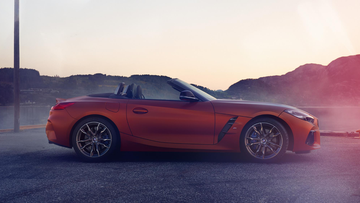 Một trong những đặc điểm nổi bật của BMW Z4 Roadster là vị trí người lái được đặt sâu vào trong gần bánh sau.