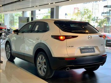 Thiết kế phần đuôi của Mazda CX-30 2023 được các chuyên gia và đông đảo khách hàng đánh giá cao về sự đơn giản và hài hòa