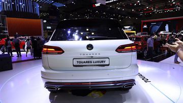 Đuôi xe của Volkswagen Touareg 2023 có dáng vuốt cong, không có các góc cạnh như những dòng SUV gần đây của hãng xe này.