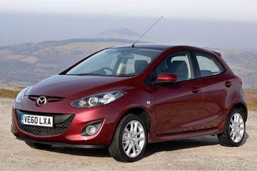 Mazda 2 năm 2011 thêm màu ngoại thất Burgundy Red Mica