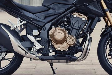 Honda CB500F 2023 tiếp tục sử dụng động cơ xi-lanh đôi, 4 kỳ và làm mát bằng dung dịch.