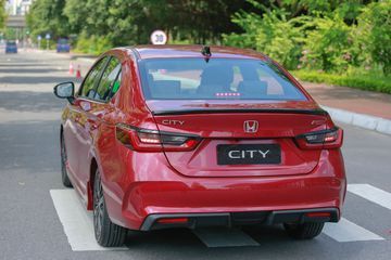 Đuôi xe Honda City 2023 cân đối hơn với cụm đèn hậu LED đa chiều