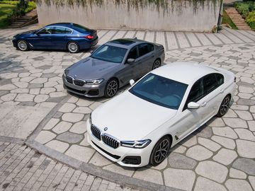 Trong mặt khác, về mức giá, BMW 5 Series 2023 khá tương đương so với đối thủ chính trong phân khúc là Mercedes E-Class.