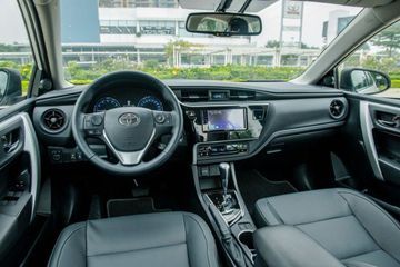 Toyota Corolla Altis 2020 có bảng taplo được thiết kế theo kiểu xếp lớp