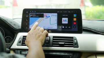 2. Tích hợp sẵn phần mềm dẫn đường Vietmap và chức năng nghe nhạc trên giao diện chính.