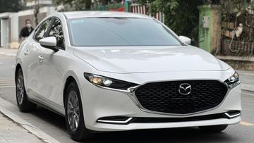 Mazda 3 thế hệ thứ 4 đã xuất hiện tại Việt Nam với những cải tiến đáng kể, thu hút sự chú ý của thị trường.