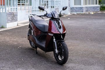 Theon S có thiết kế nhỏ gọn, dễ dàng di chuyển trong nơi có giao thông đông đúc