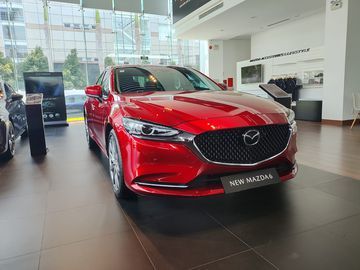 Đánh giá về thiết kế của Mazda 6 2023, mẫu sedan này tạo ấn tượng trẻ trung, năng động nhưng vẫn đảm bảo sang trọng, lịch lãm so với các đối thủ trong phân khúc.