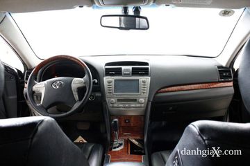 Xem xét tổng thể của khoang lái trên Camry 2007