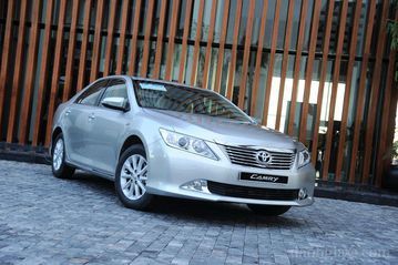 Sau khi ra mắt thế hệ mới trên toàn cầu vào năm 2012, Toyota Việt Nam cũng nhanh chóng giới thiệu Camry mới