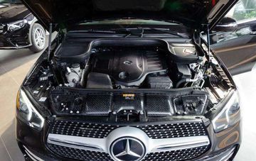 Mercedes GLE 450 4MATIC 2023 là một trong các dòng xe đầu tiên của Mercedes tại Việt Nam được trang bị công nghệ mild-hybrid