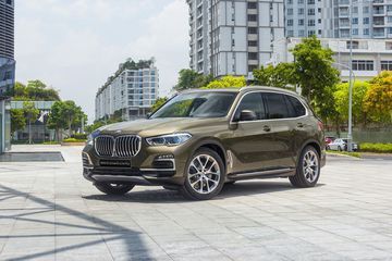 Lưới tản nhiệt của BMW X5 2023 vẫn giữ nguyên thiết kế trung tính và kích thước phù hợp.