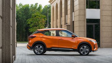 Thân xe Nissan Kicks 2023 e-POWER mang phong cách hiện đại với các đường gân nổi bật.