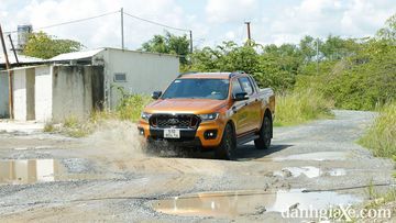 Ford Ranger Wildtrak mang động cơ tăng áp kép kết hợp với hộp số tự động 10 cấp, duy nhất trong phân khúc