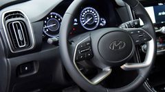 Vô lăng của Hyundai Creta 2022 mang thiết kế tương tự như Hyundai Tucson.