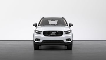 Phần đầu của Volvo XC40 2022 mang nhiều đặc điểm giống các mẫu xe trước đó