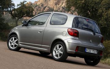 Toyota Yaris 2003 tiếp tục sử dụng động cơ tương tự như phiên bản trước đó