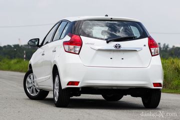 Toyota Yaris 2014 từ phía sau