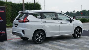 Phần đuôi xe của Mitsubishi Xpander 2023 cũng không kém phần hiện đại với cụm đèn hậu dài LED hình chữ L cách điệu.