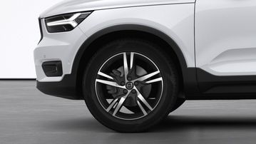 Volvo XC40 2022 được trang bị bộ la-zăng 5 chấu kép thể thao