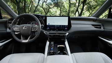 Nội thất của Lexus RX 2023 lấy ý tưởng thiết kế Tazuna và tôn trọng tinh thần hiếu khách Omotenashi