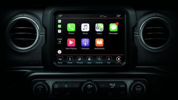 Màn hình giải trí cảm ứng Uconnect 8,4 inch độ phân giải cao, kết nối Apple CarPlay và Android Auto