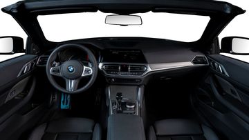 Bảng điều khiển trên BMW 4 Series 2023 với giao diện điều khiển kỹ thuật số rất hiện đại