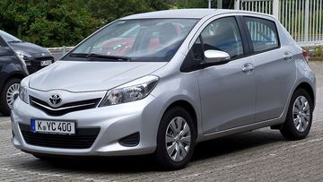 Lưới tản nhiệt trên Toyota Yaris 2011 được làm mới